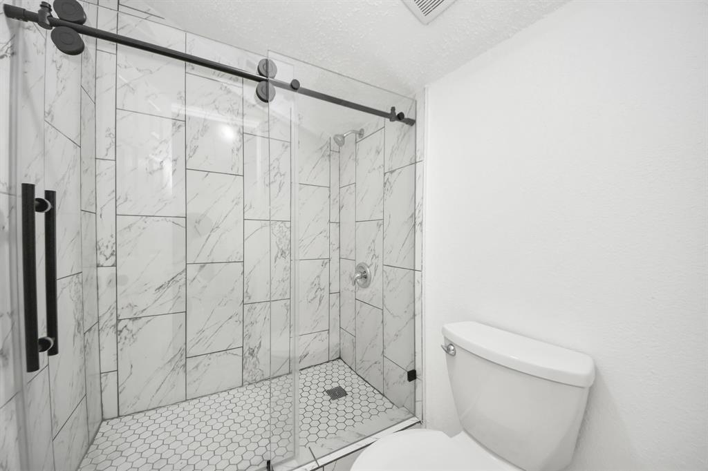1106 Pecan Glen Drive, Missouri City, Texas image 10