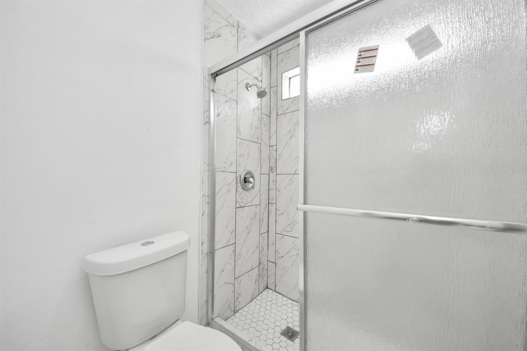 1106 Pecan Glen Drive, Missouri City, Texas image 31
