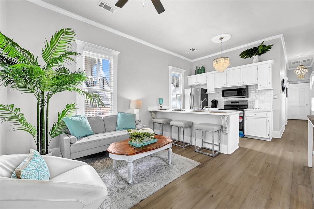 3907 Ursuline St, Galveston, Texas image 3