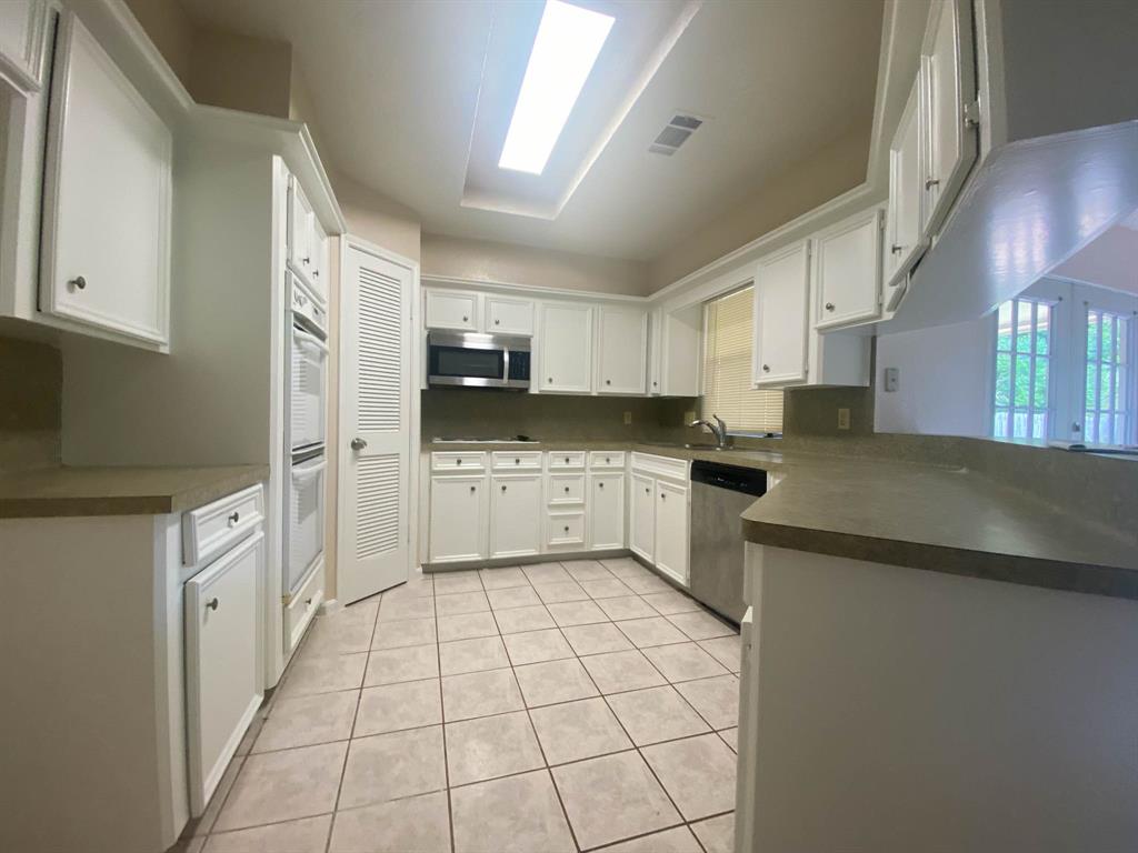 510 Hillary Circle, Sugar Land, Texas image 12