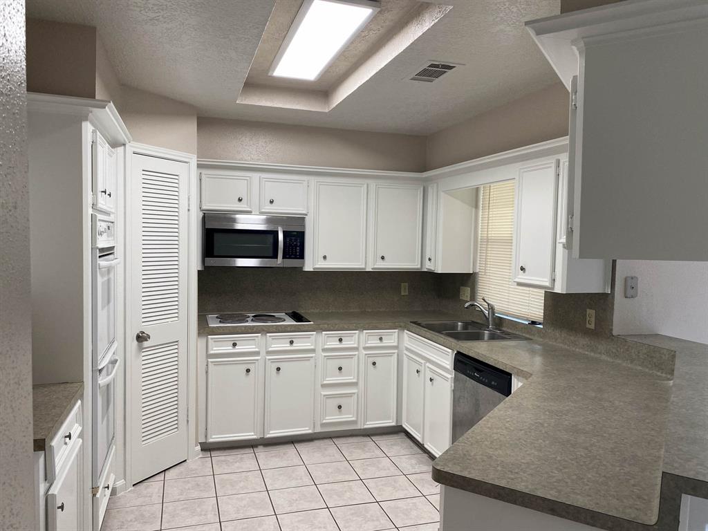 510 Hillary Circle, Sugar Land, Texas image 9