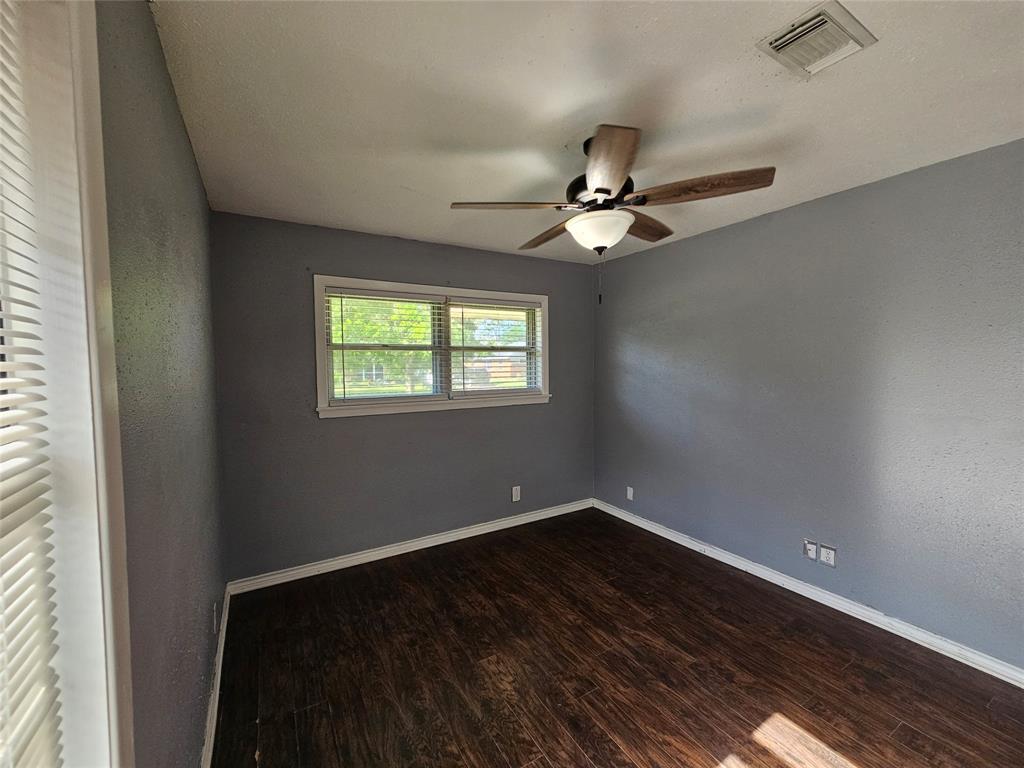 111 Carnation Street, Lake Jackson, Texas image 11