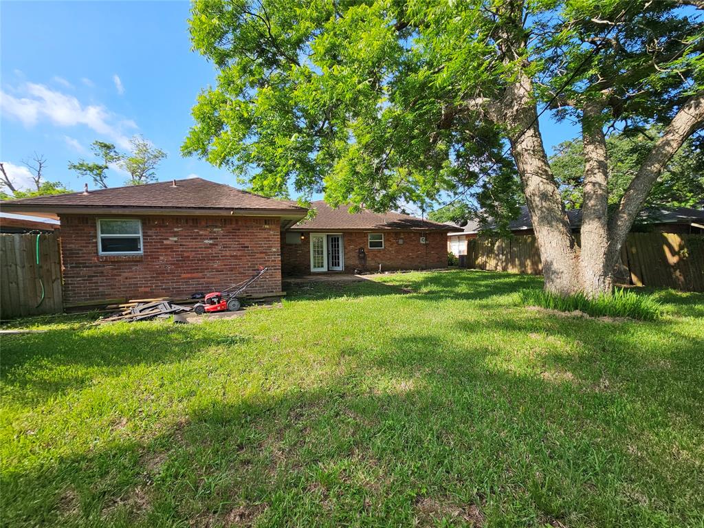 111 Carnation Street, Lake Jackson, Texas image 21