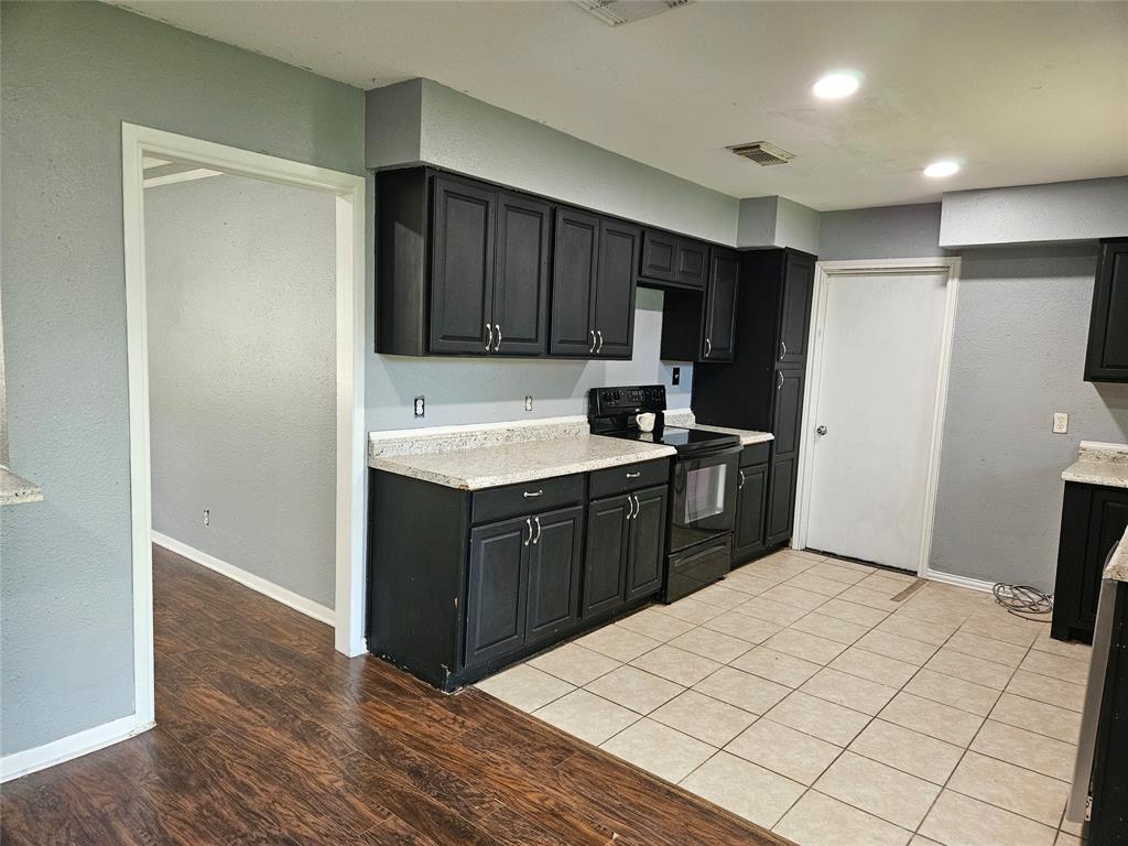 111 Carnation Street, Lake Jackson, Texas image 6