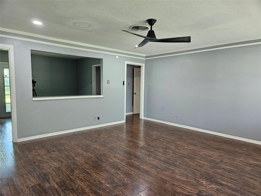 111 Carnation Street, Lake Jackson, Texas image 9