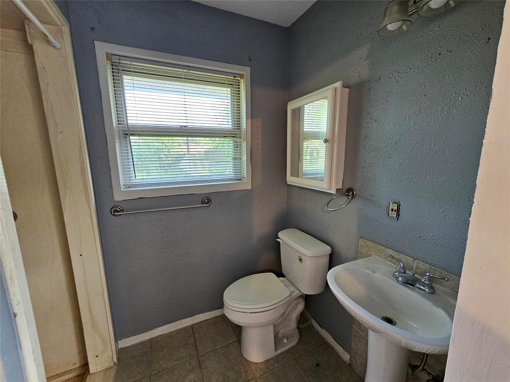 111 Carnation Street, Lake Jackson, Texas image 14