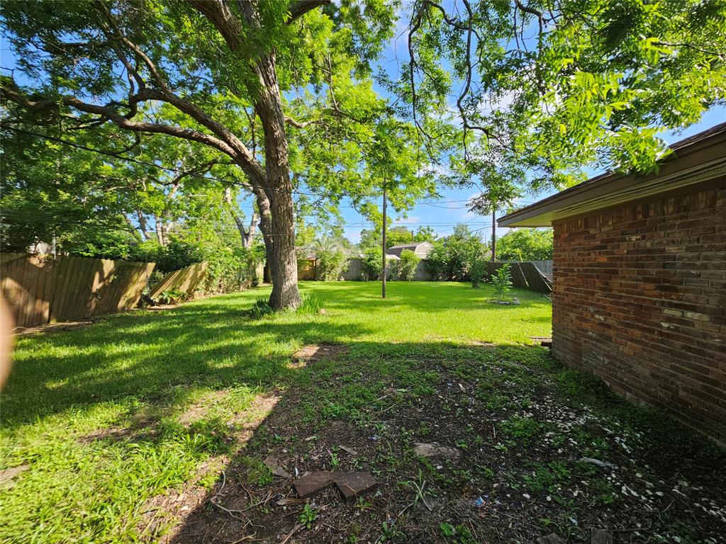 111 Carnation Street, Lake Jackson, Texas image 20