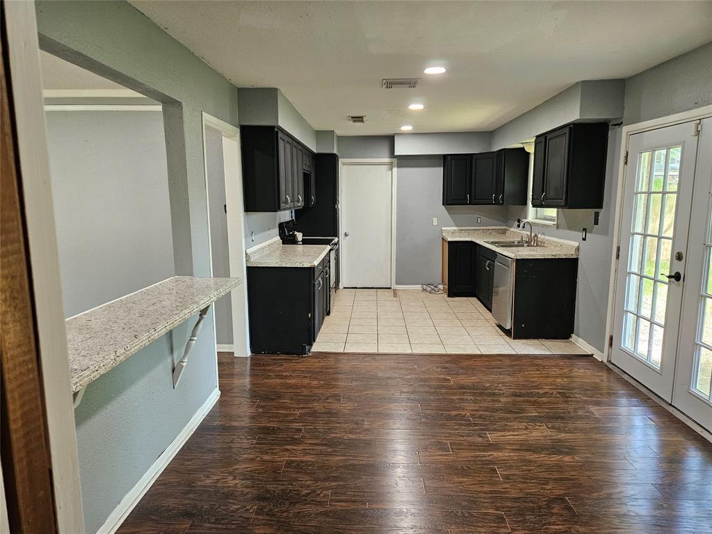 111 Carnation Street, Lake Jackson, Texas image 5