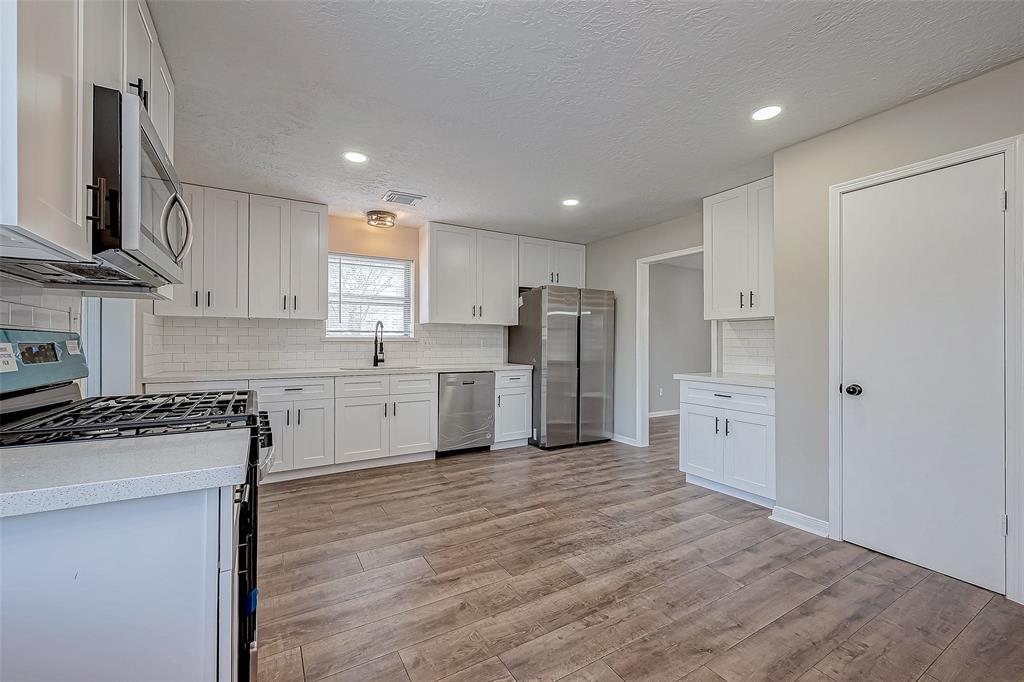 5615 Mossy Timbers Drive, Humble, Texas image 19