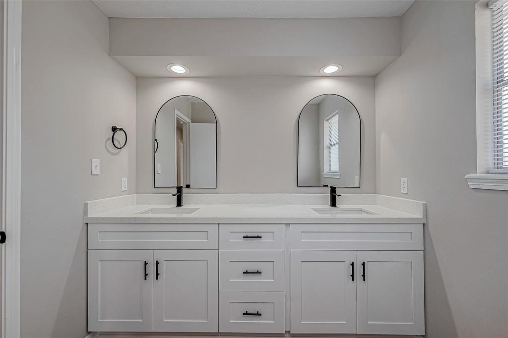 5615 Mossy Timbers Drive, Humble, Texas image 29