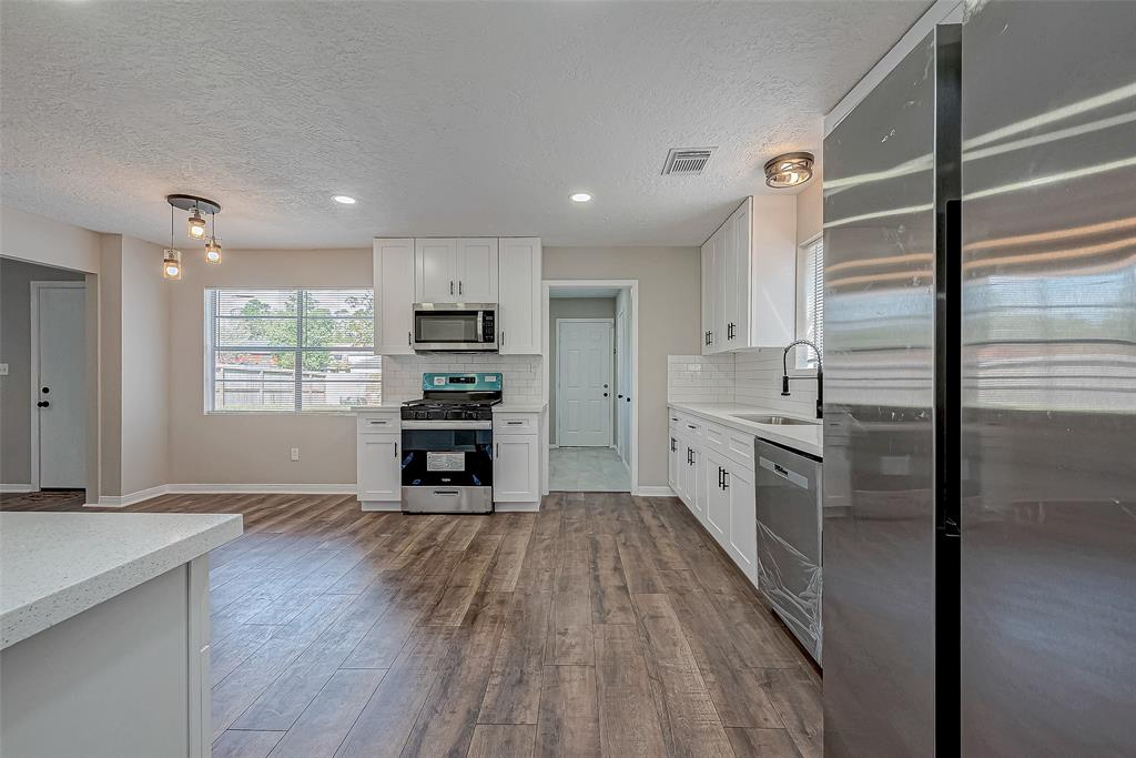 5615 Mossy Timbers Drive, Humble, Texas image 16