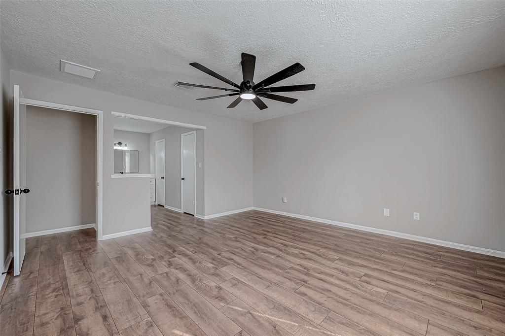 5615 Mossy Timbers Drive, Humble, Texas image 32