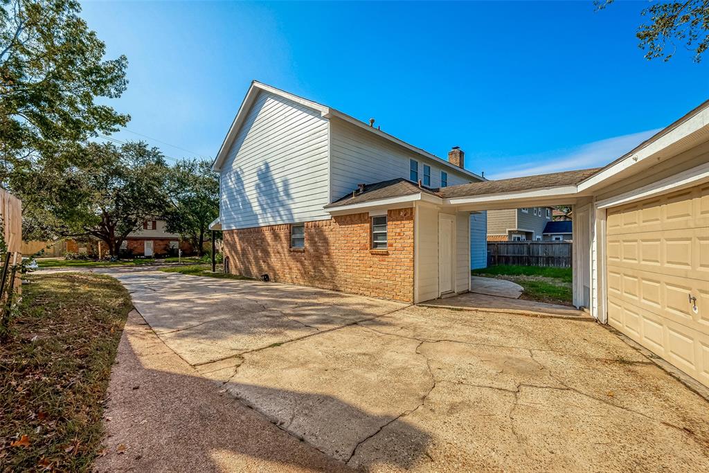 5615 Mossy Timbers Drive, Humble, Texas image 43