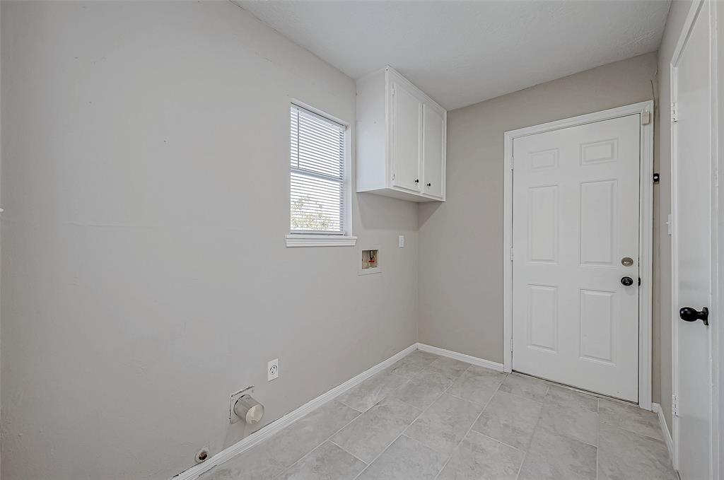5615 Mossy Timbers Drive, Humble, Texas image 23