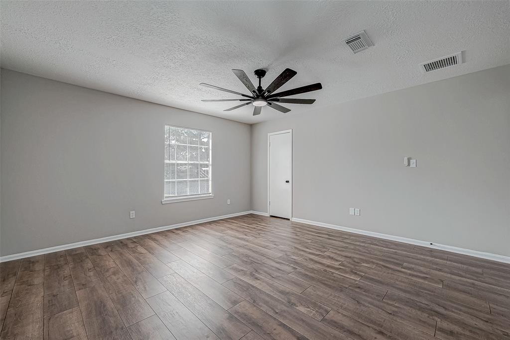 5615 Mossy Timbers Drive, Humble, Texas image 34