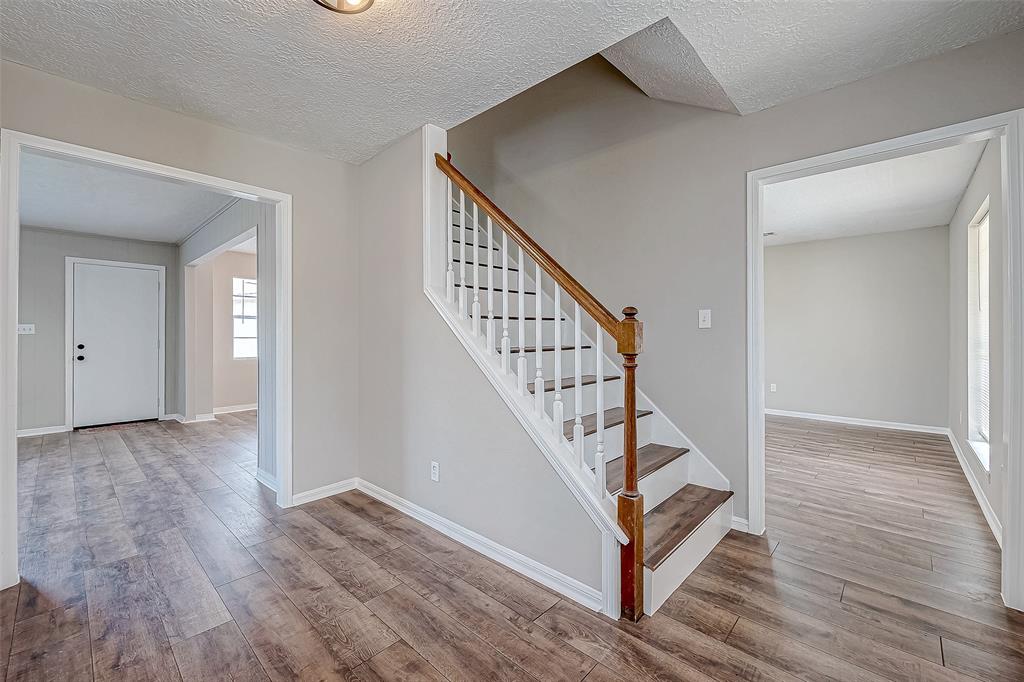 5615 Mossy Timbers Drive, Humble, Texas image 4