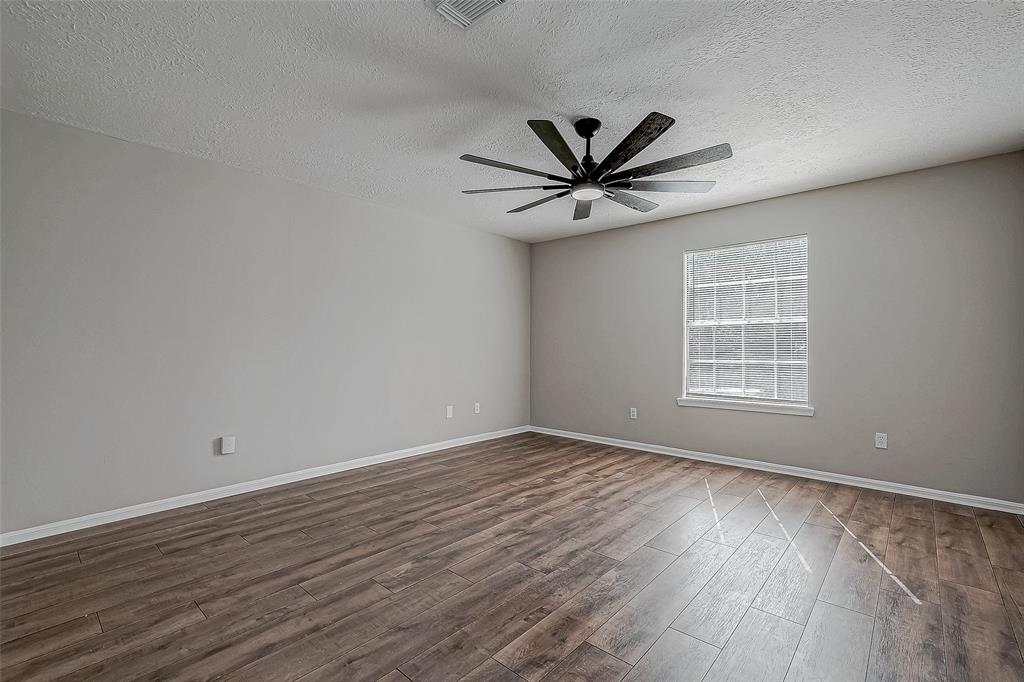5615 Mossy Timbers Drive, Humble, Texas image 31