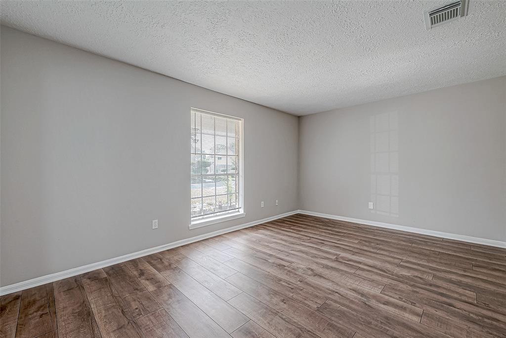 5615 Mossy Timbers Drive, Humble, Texas image 9