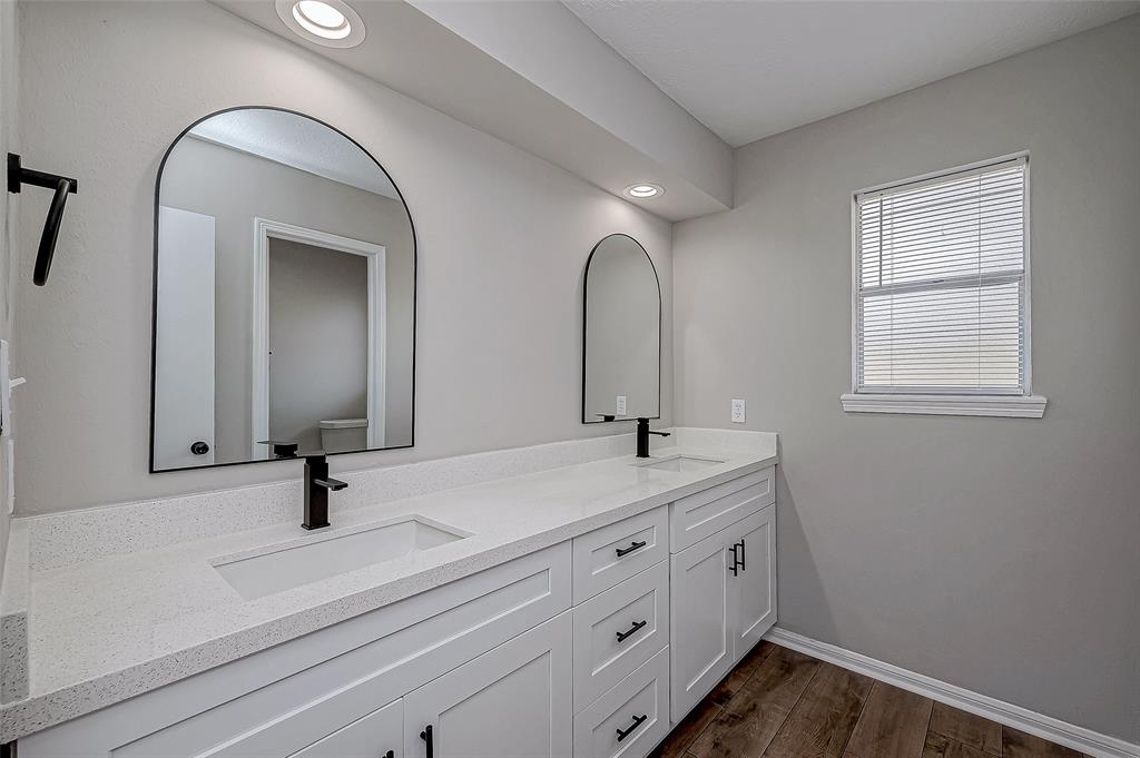 5615 Mossy Timbers Drive, Humble, Texas image 28