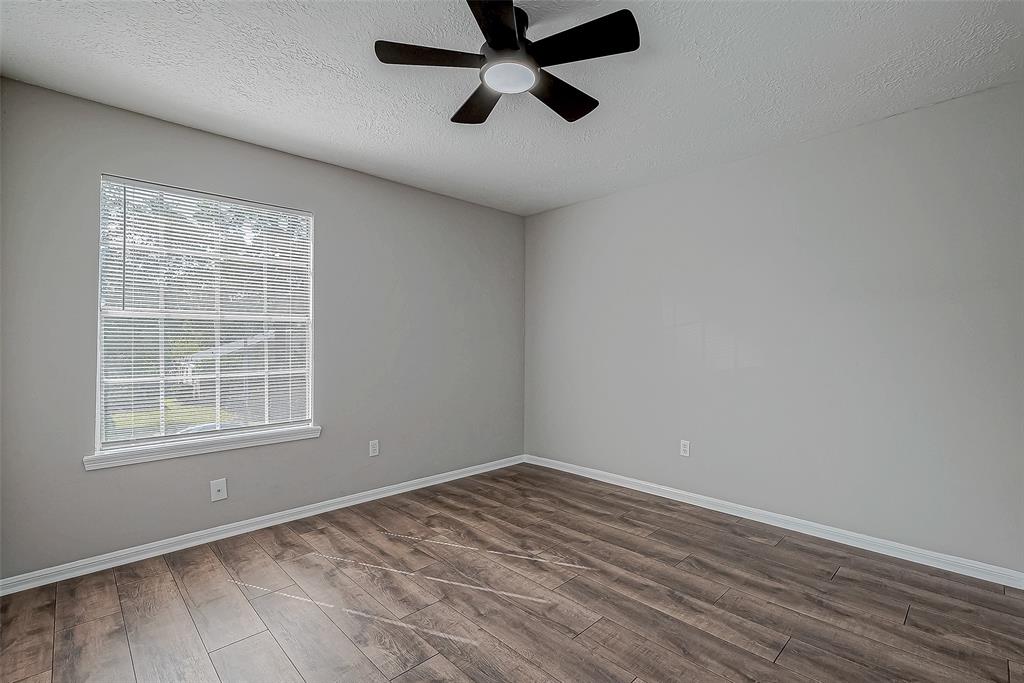 5615 Mossy Timbers Drive, Humble, Texas image 27