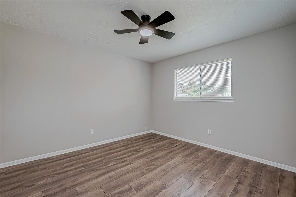 5615 Mossy Timbers Drive, Humble, Texas image 25