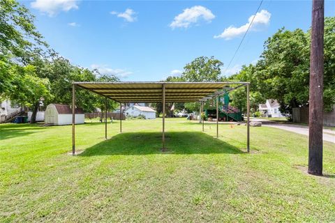 A home in Angleton