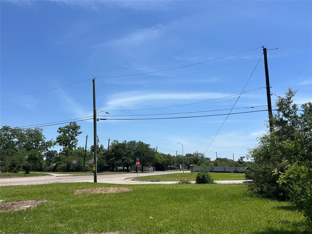N Wayside Road, Houston, Texas image 2