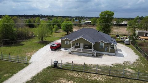 Single Family Residence in Cleveland TX 180 County Road 3559.jpg