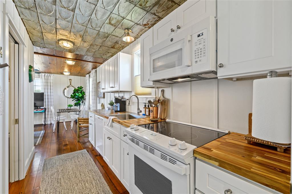 3515 Ursuline Street, Galveston, Texas image 9