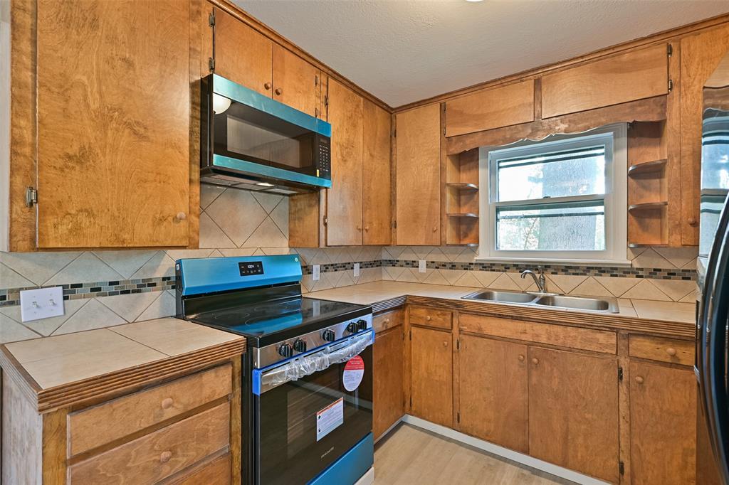 6319 Jackson Road, Hitchcock, Texas image 12