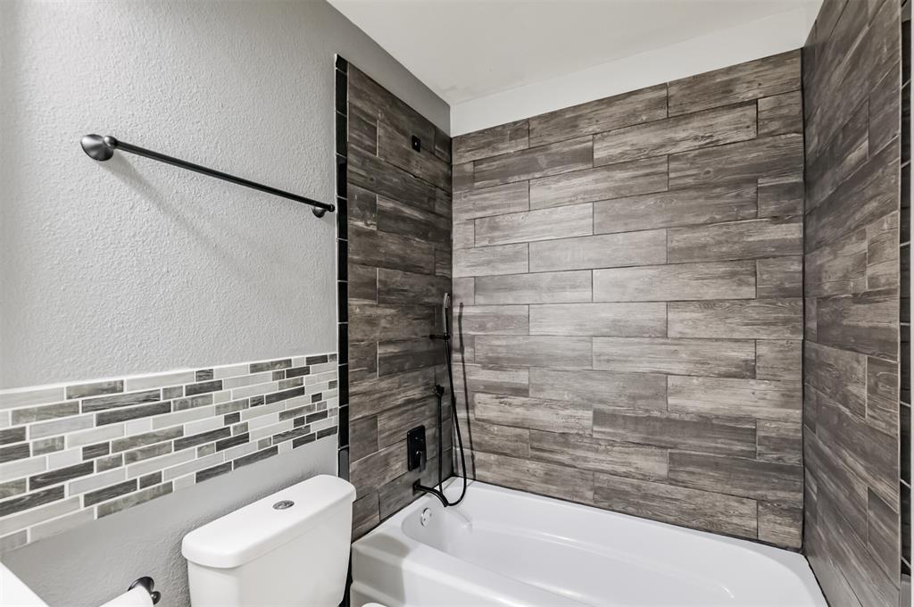 2158 Middle Creek Drive, Kingwood, Texas image 32