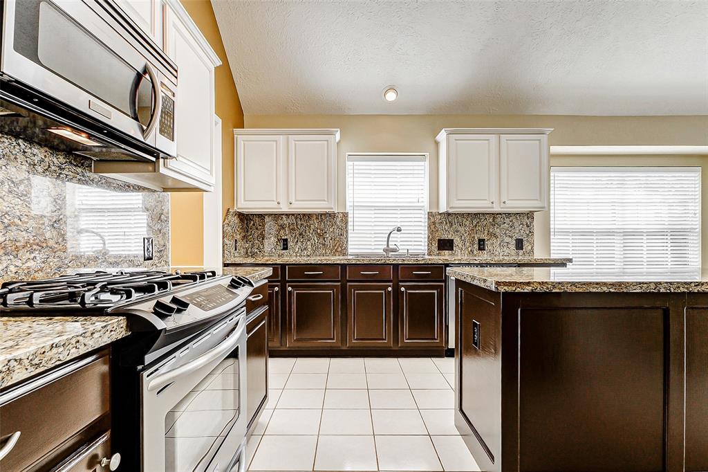 2626 Honeysuckle Walk, Spring, Texas image 11