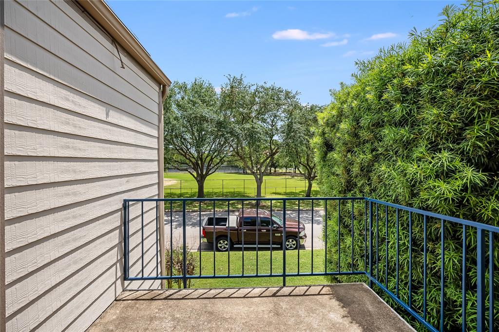 7028 N Holiday Drive, Galveston, Texas image 14
