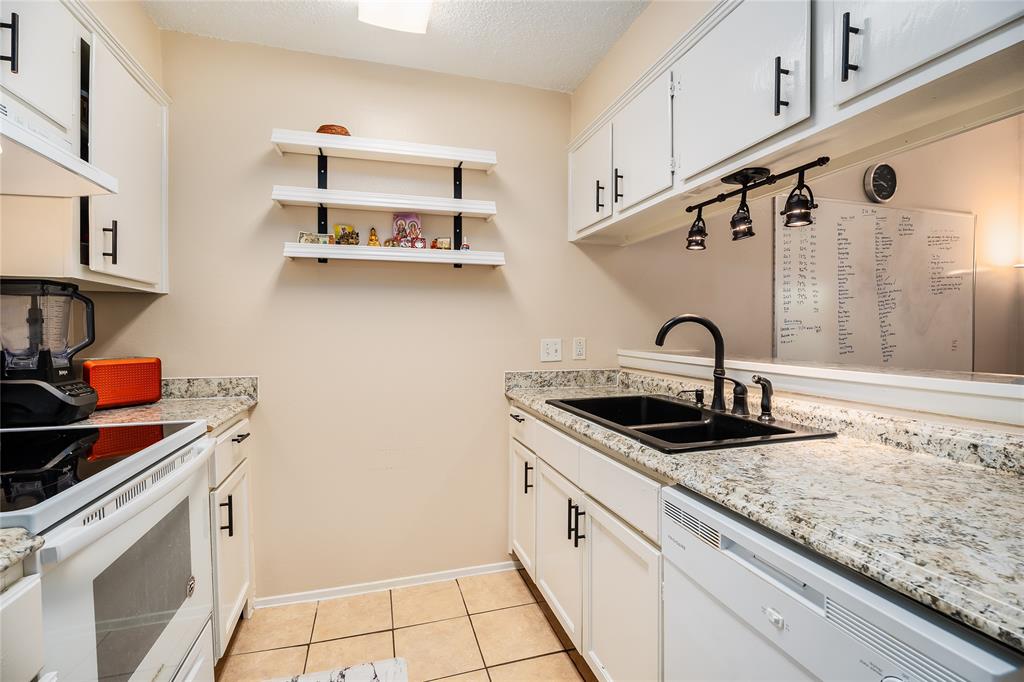 7028 N Holiday Drive, Galveston, Texas image 8