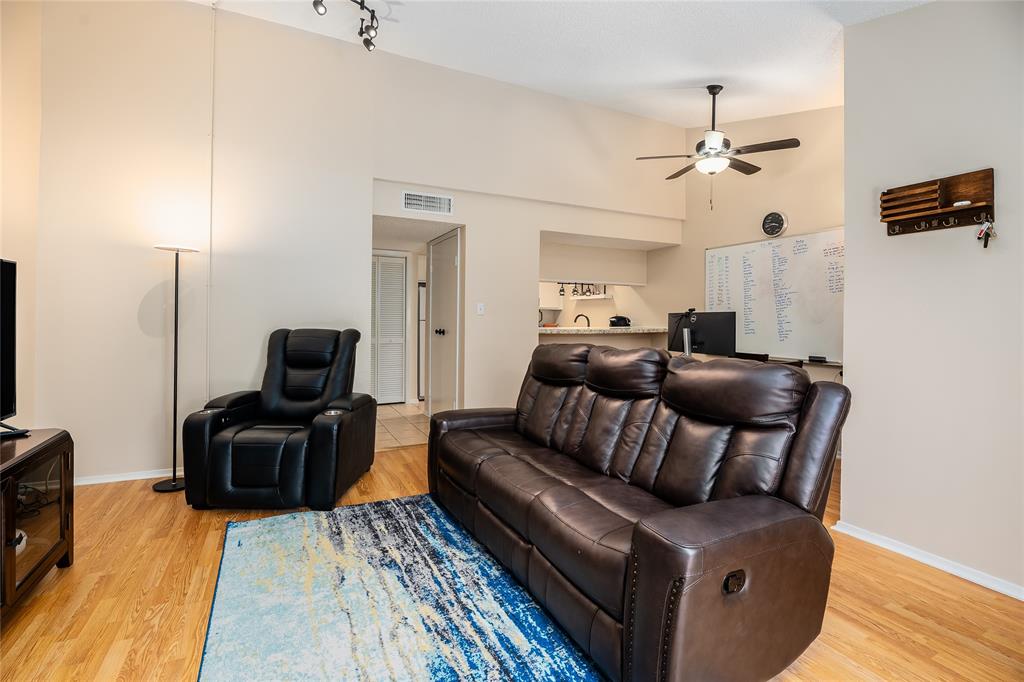 7028 N Holiday Drive, Galveston, Texas image 4
