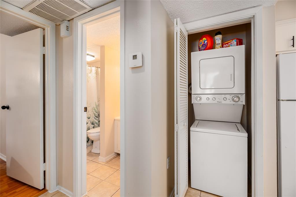 7028 N Holiday Drive, Galveston, Texas image 10
