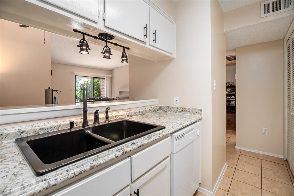 7028 N Holiday Drive, Galveston, Texas image 7