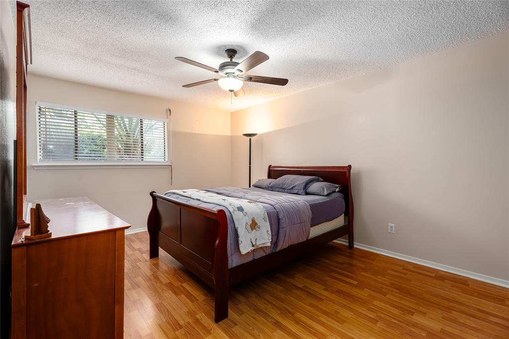 7028 N Holiday Drive, Galveston, Texas image 11