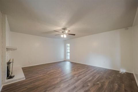 Single Family Residence in Houston TX 6018 Lansdown Drive 24.jpg