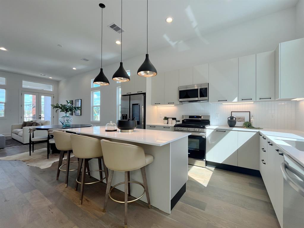 303P Marcella Street, Houston, Texas image 3