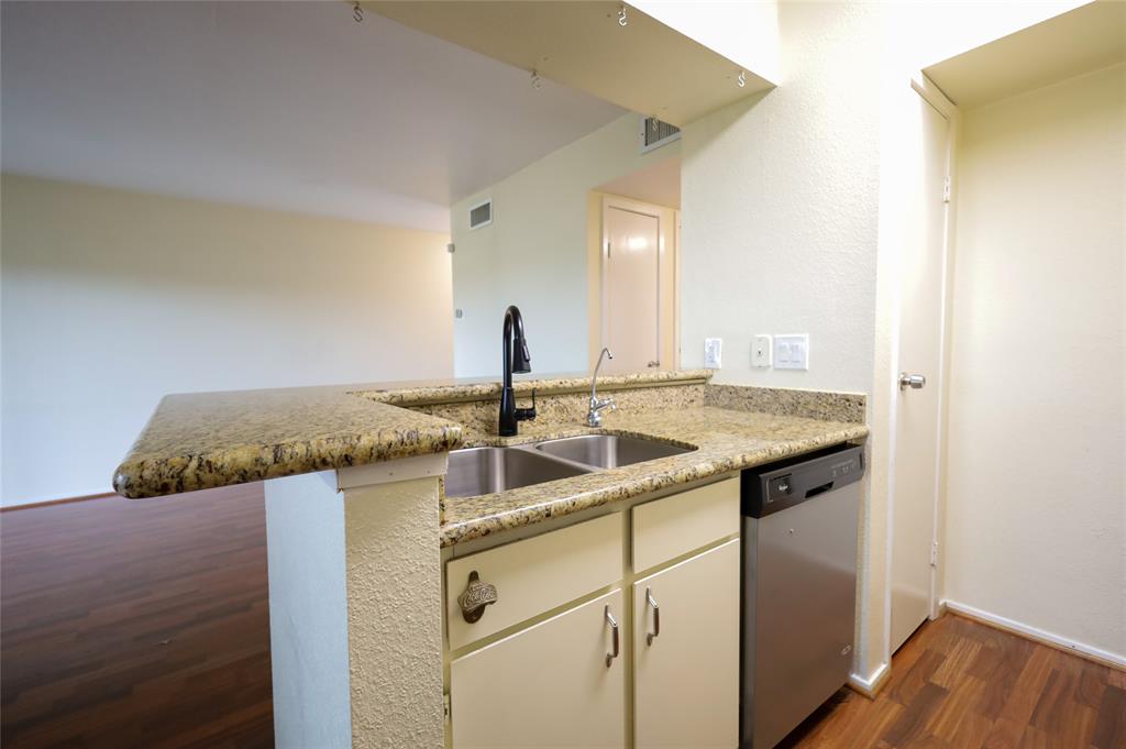 18511 Egret Bay Boulevard #310, Webster, Texas image 9