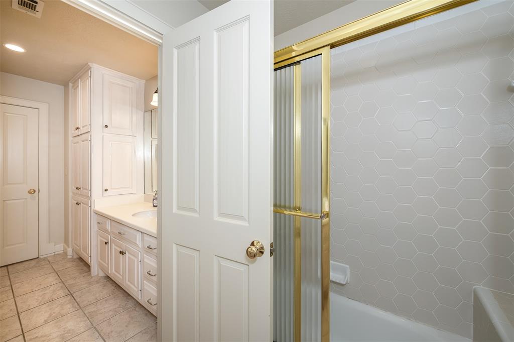 4776 Stonebriair Circle, College Station, Texas image 34