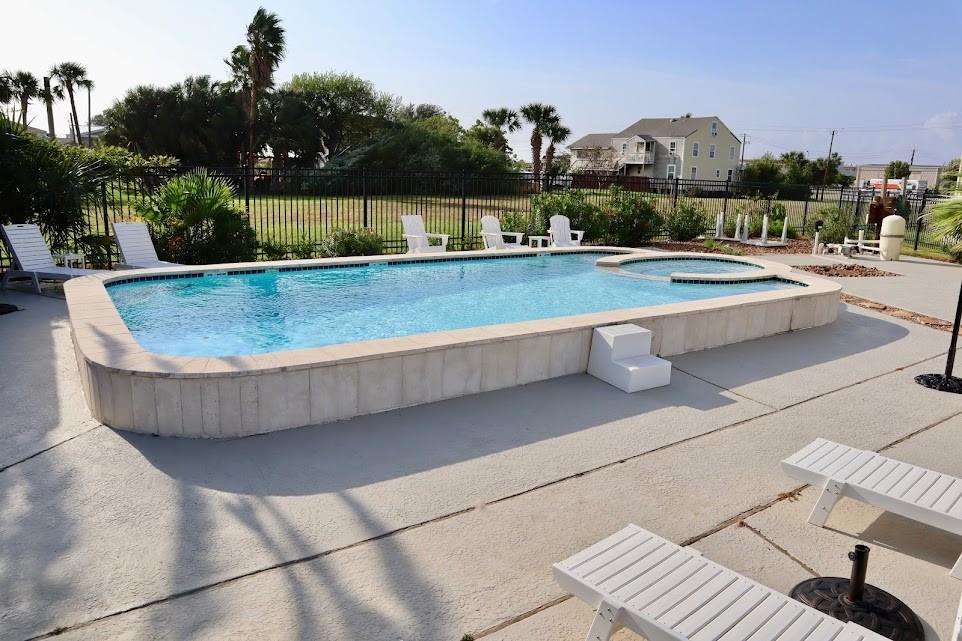 1007 Lillian Lane, Galveston, Texas image 4