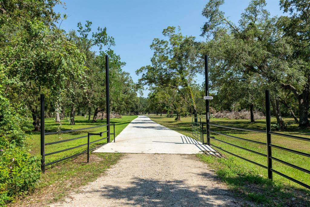 8860 County Road 400, Brazoria, Texas image 9