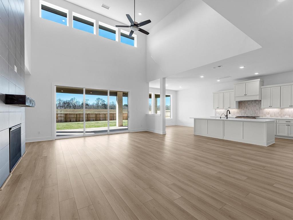 10118 Drifting Wind Lane, Missouri City, Texas image 6