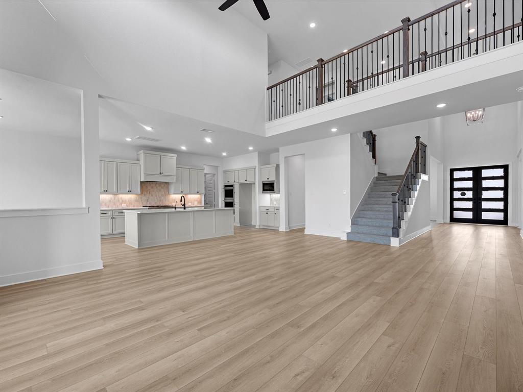 10118 Drifting Wind Lane, Missouri City, Texas image 7