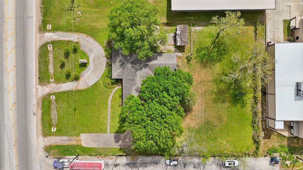 1605 E Main Street, Eagle Lake, Texas image 2