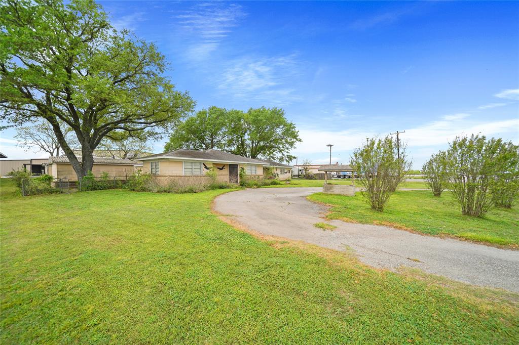 1605 E Main Street, Eagle Lake, Texas image 5