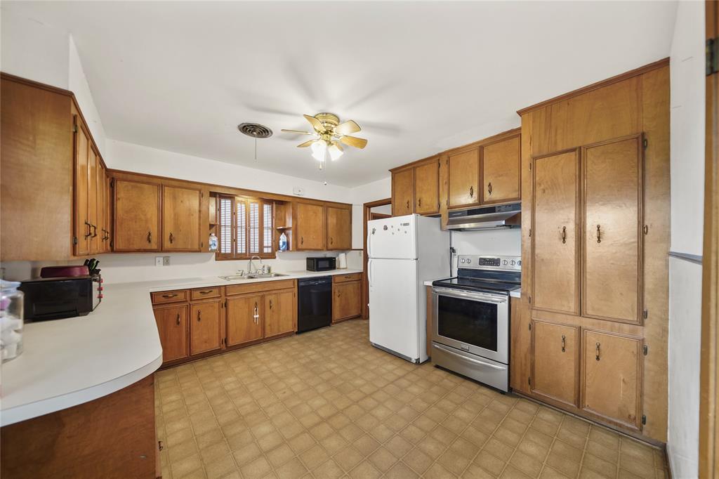 1605 E Main Street, Eagle Lake, Texas image 19