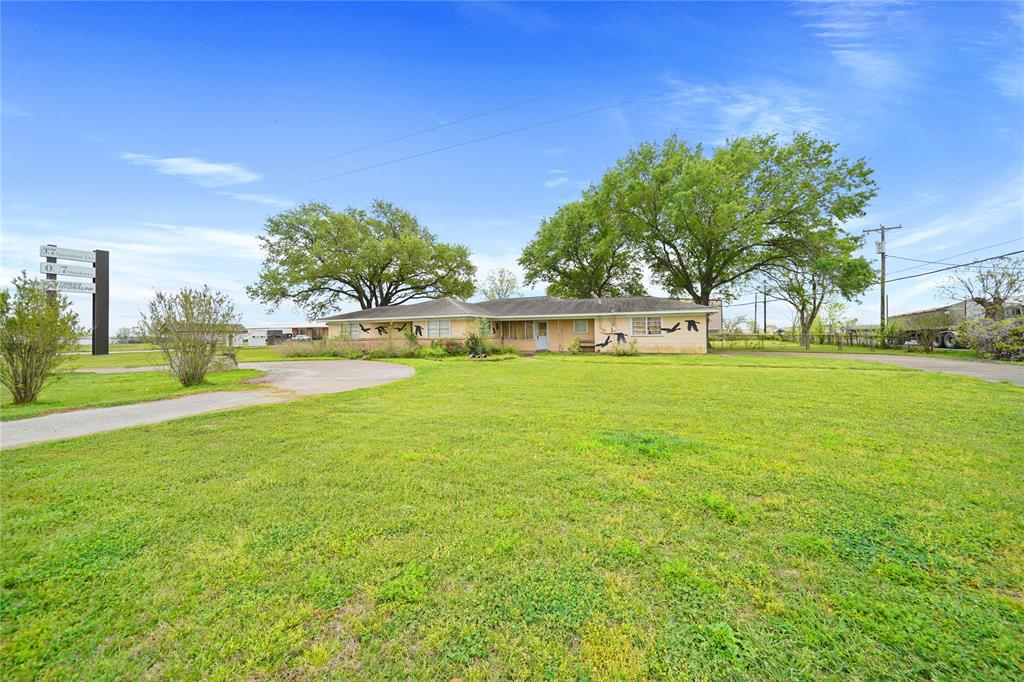 1605 E Main Street, Eagle Lake, Texas image 3
